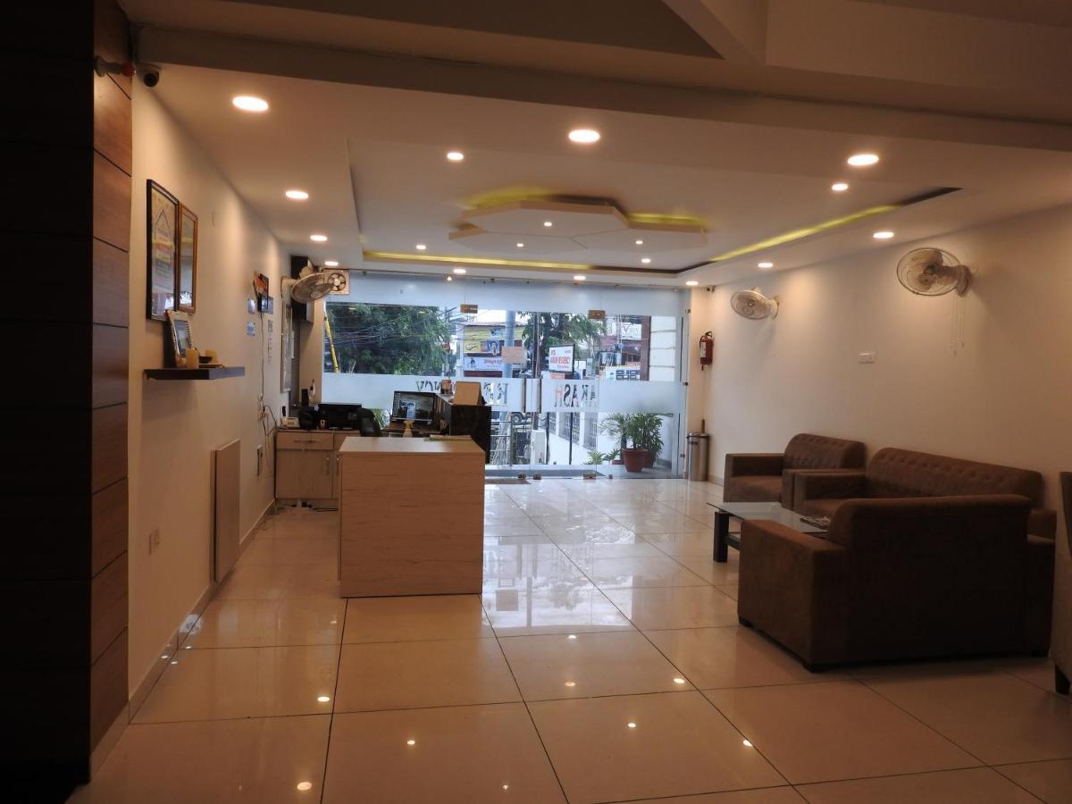 อากาศ เรซิเดนซี Hotel เดห์ราดุน ภายนอก รูปภาพ