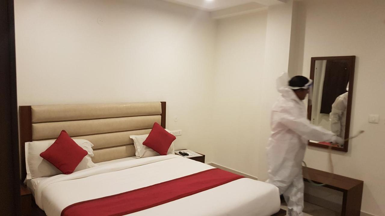 อากาศ เรซิเดนซี Hotel เดห์ราดุน ภายนอก รูปภาพ