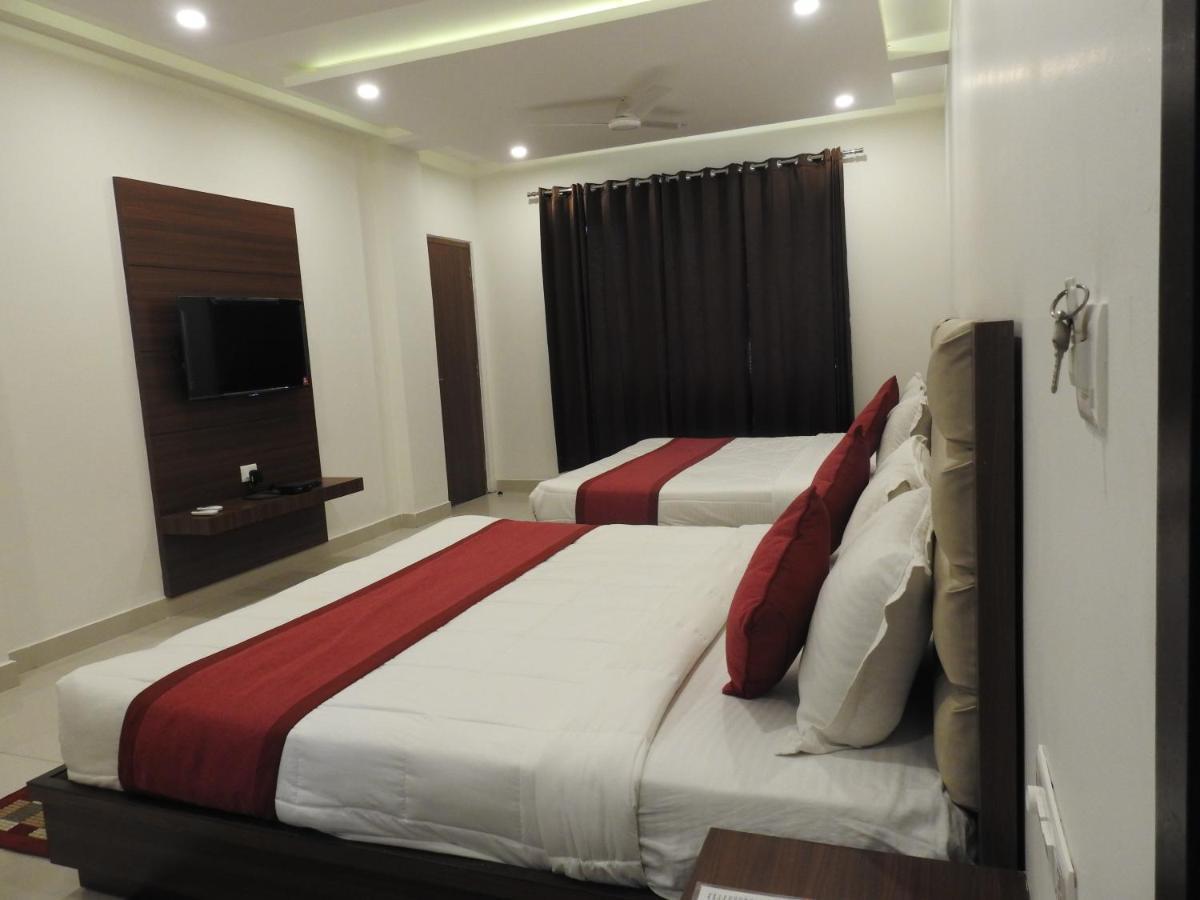อากาศ เรซิเดนซี Hotel เดห์ราดุน ภายนอก รูปภาพ