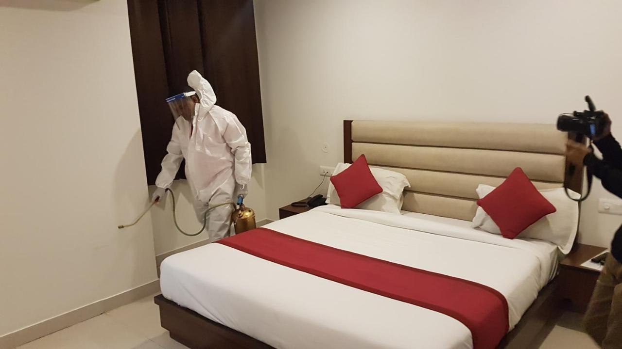 อากาศ เรซิเดนซี Hotel เดห์ราดุน ภายนอก รูปภาพ