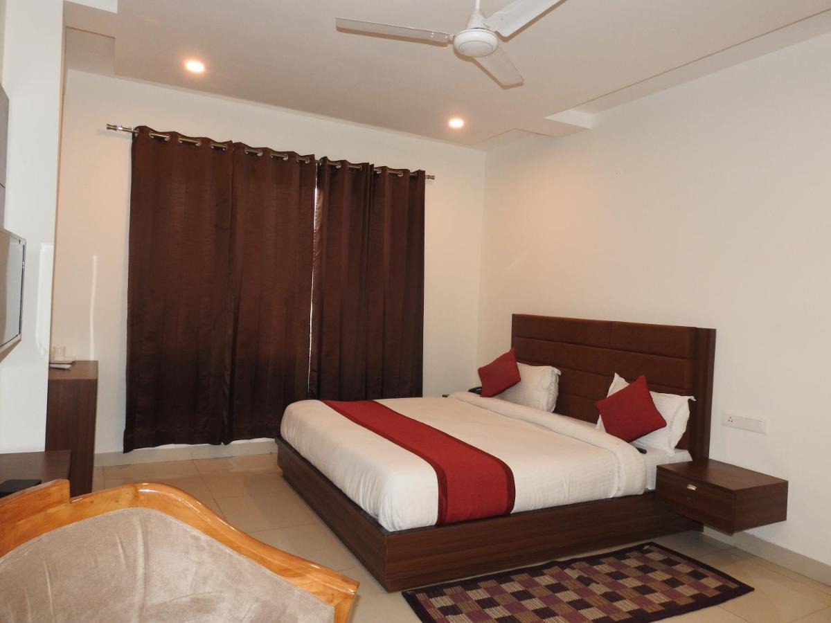 อากาศ เรซิเดนซี Hotel เดห์ราดุน ภายนอก รูปภาพ
