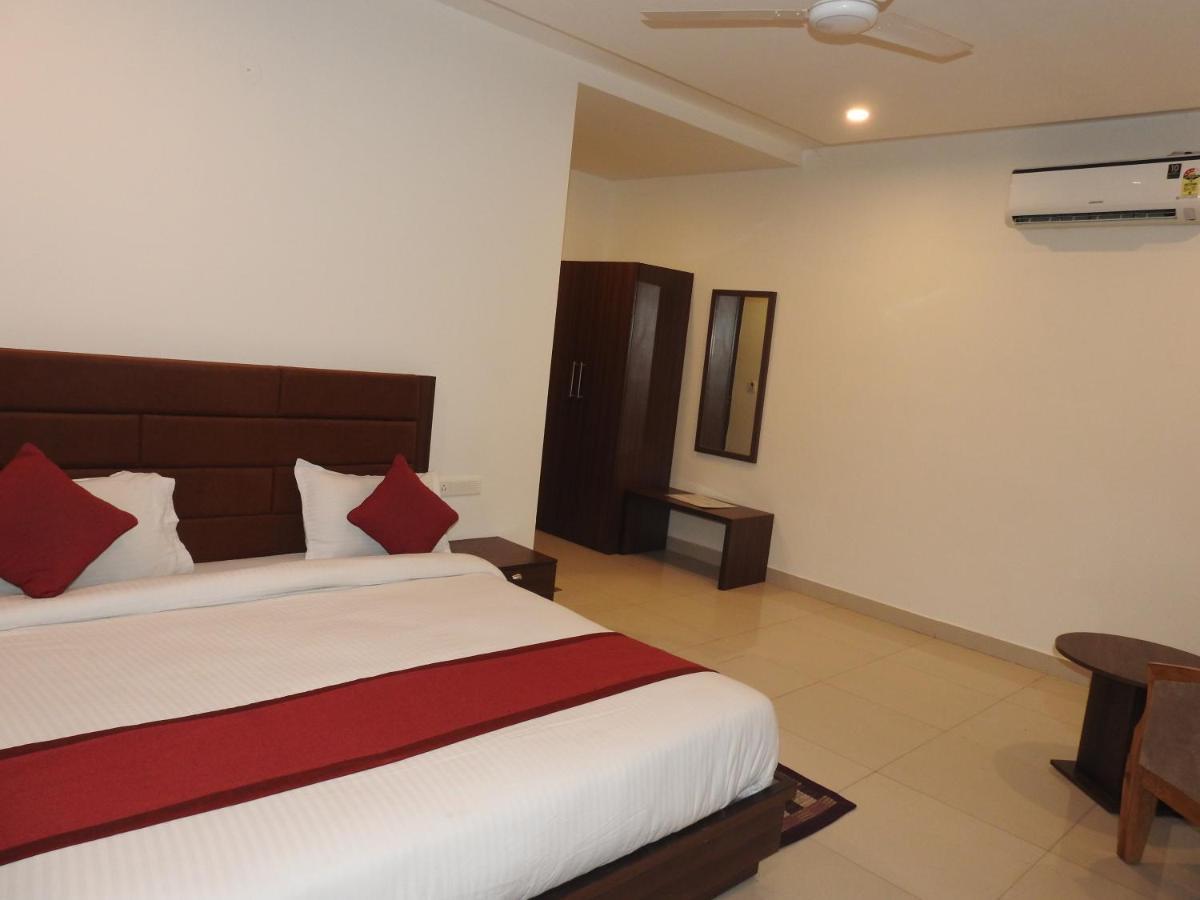 อากาศ เรซิเดนซี Hotel เดห์ราดุน ภายนอก รูปภาพ