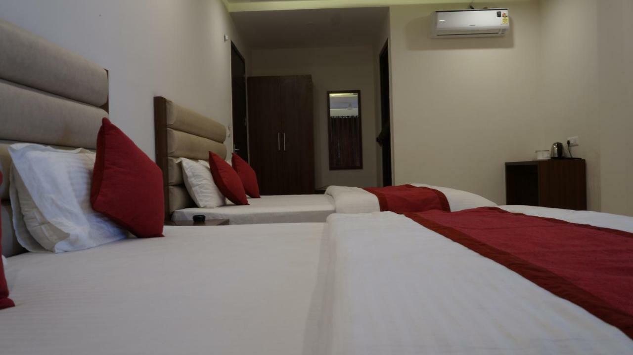 อากาศ เรซิเดนซี Hotel เดห์ราดุน ภายนอก รูปภาพ