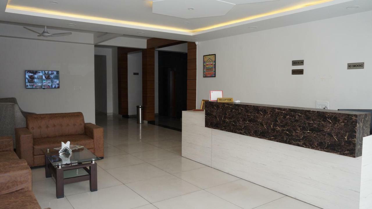 อากาศ เรซิเดนซี Hotel เดห์ราดุน ภายนอก รูปภาพ