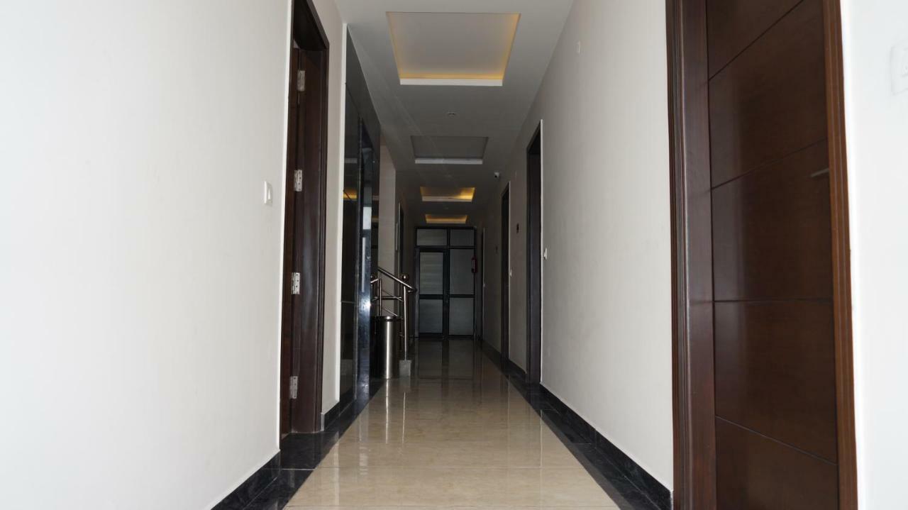 อากาศ เรซิเดนซี Hotel เดห์ราดุน ภายนอก รูปภาพ